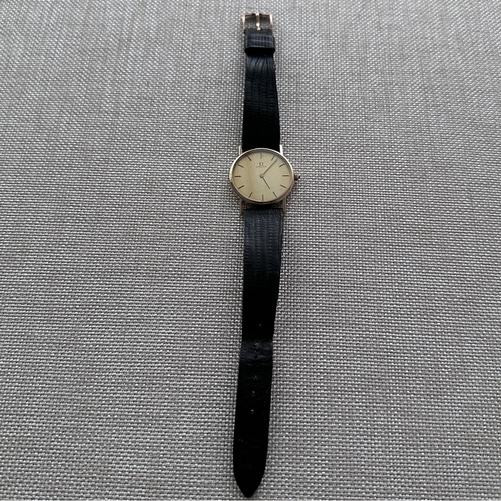 Omega De Ville 1377 14k Solid Gold Vintage 1980s Dress Watch Lizard Strap - Picture 10 of 16
